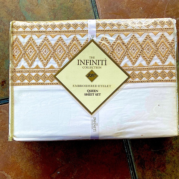 Infinite Collection Other - New in Package Embroidered Eyelet Sheet Set